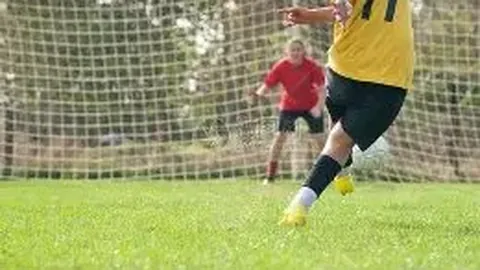 “00后足球新星熠熠生辉，蒙牛助力青少年奥运梦想启航”